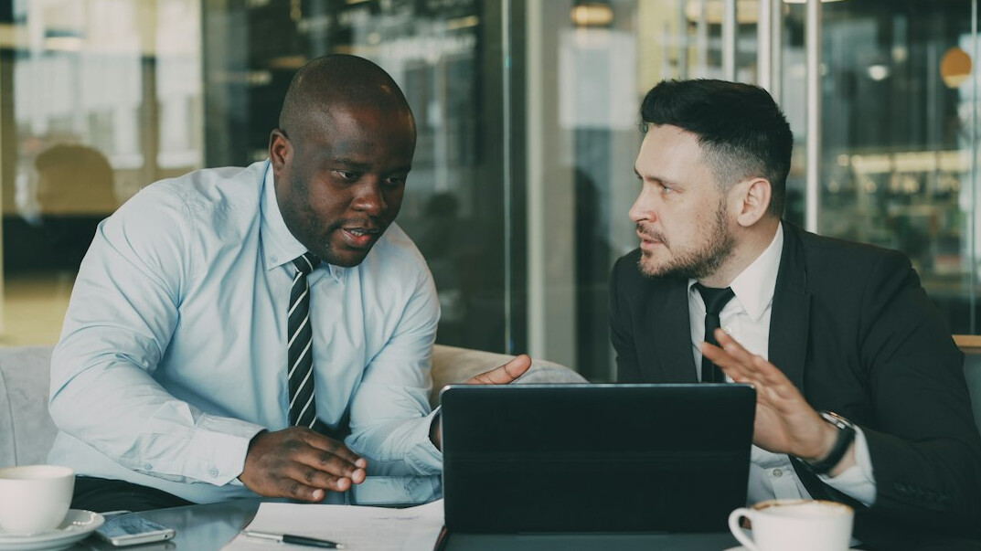 it professionals discussing